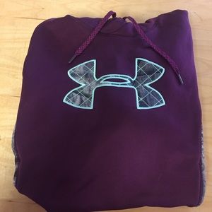 Women’s under armour sweat shirt